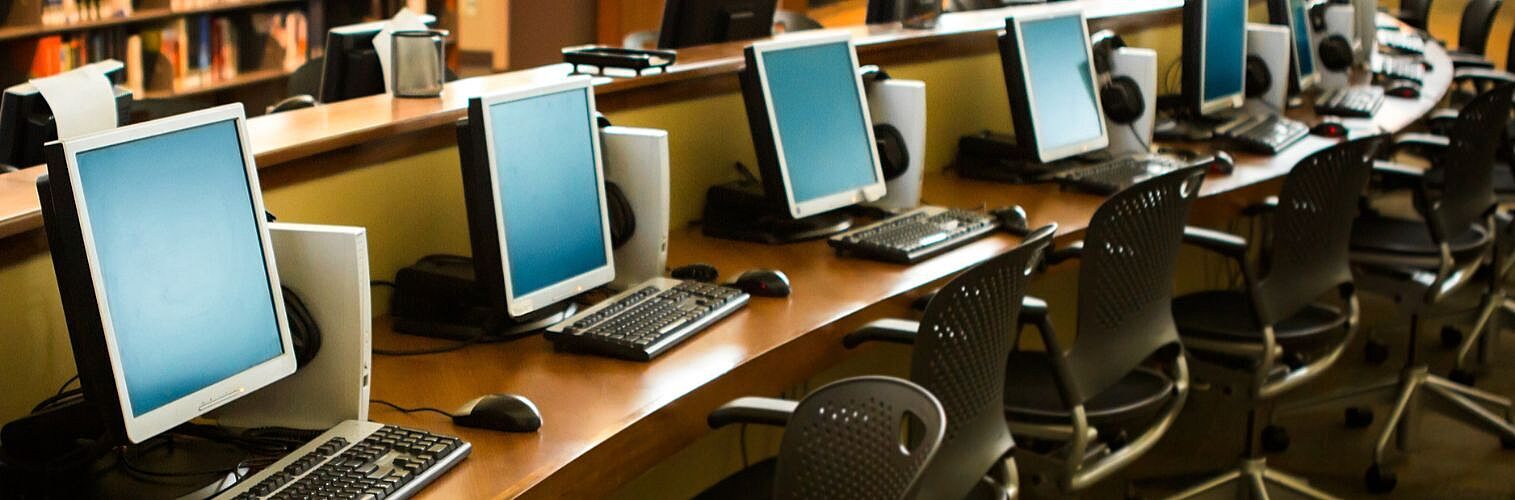 Classroom-style computer setup.